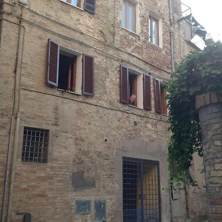 Apartman Pinturicchio, Characteristic And Comfortable In The Historic Center